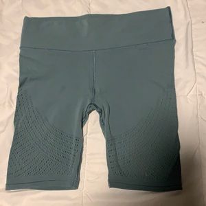 Lululemon Sage laser cut shorts size large (10)